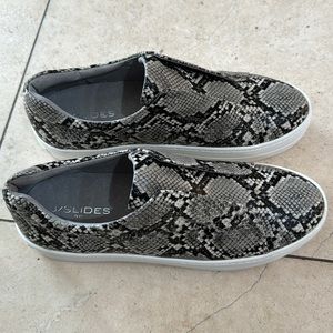 GIGI JS SNAKE PRINT SNEAKERS